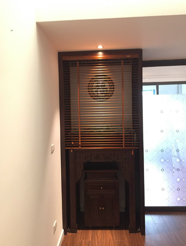 Rèm bàn thờ: Hướng dẫn chọn, may và bố trí đúng chuẩn phong thủy